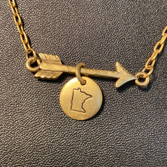 Arrow Minnesota MN state charm necklace Simple Elegant Gold Tone Necklace walz - Picture 12 of 13